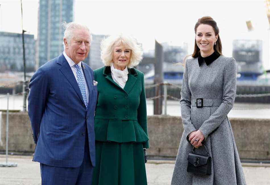   Le prince Charles, Camilla, duchesse de Cornouailles, et Catherine, duchesse de Cambridge, arrivent à Trinity Buoy Wharf, le site de formation de la Prince’s Foundation pour les arts et la culture.  (Reuters)
