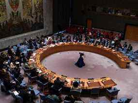 Le Conseil de sécurité des Nations Unies se réunit pour voter pour une rare session extraordinaire d'urgence des 193 membres de l'Assemblée générale des Nations Unies sur l'invasion de l'Ukraine par la Russie, au siège des Nations Unies à Manhattan, New York, le 27 février 2022.