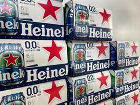 Le directeur général de Heineken a déclaré qu'il était impossible d'évaluer dans quelle mesure les consommateurs réduiraient leur consommation en réponse à de nouvelles hausses de prix, affirmant que les modèles habituels utilisés pour prédire le comportement étaient en panne.