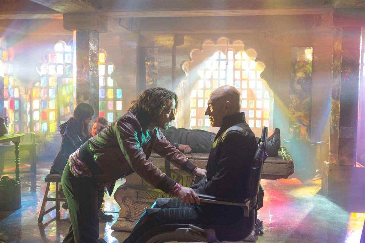 X-Men: Days of Future Past - le jeune Charles Xavier (James McAvoy) rencontre le vieux Charles Xavier (Patrick Stewart)