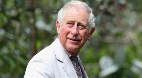 Le prince Charles s'isole après avoir été testé positif au COVID-19
