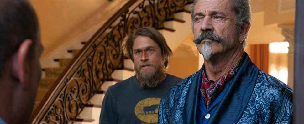 Revue des derniers looks : Charlie Hunnam et Mel Gibson montrent leurs côtelettes de comédie