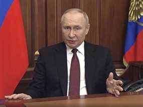 Dans cette capture vidéo tirée d'un document mis à disposition le 24 février 2022 sur le site Web officiel du président russe, Vladimir Poutine annonce une 