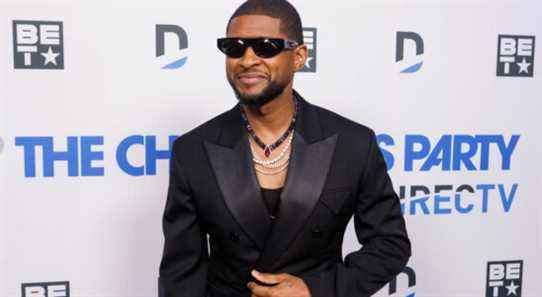 Usher donne le coup d'envoi du week-end du Super Bowl au SoFi Stadium avec le concert du président