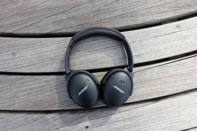 Le QuietComfort 45 de Bose est une bonne paire d'écouteurs sans fil antibruit pour ceux qui privilégient le confort avant tout.