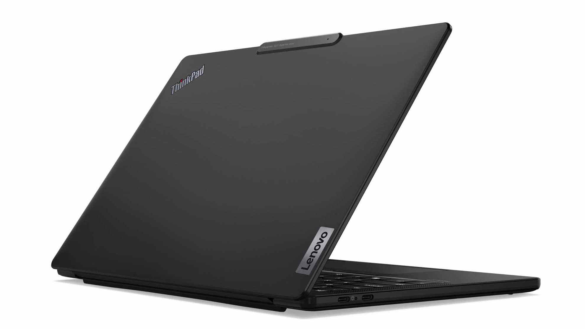 Une vue en contre-plongée d'un Lenovo ThinkPad X13s ouvert sur un fond blanc.