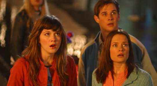 Mary Elizabeth Winstead as Wendy, Ryan Merriman as Kevin, and Gina Holden as Carrie looking scared in Final Destination 3