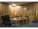 Un homme de 37 ans est jugé à la Cour du Banc de la Reine de Saskatoon, inculpé de deux chefs d'accusation chacun d'agression sexuelle, de menaces, de séquestration et de voies de fait, et d'un chef d'agression sexuelle armée et de contacts sexuels.