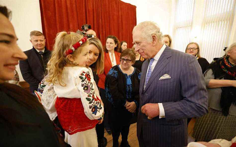 Le prince de Galles s'est entretenu avec des enfants et leurs mères et des bénévoles soutenant l'effort humanitaire - Jamie Lorriman/POOL
