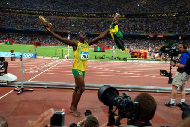 Usain Bolt après sa victoire et son record du monde du 100 m lors des Jeux olympiques d'été de 2008 à Pékin.