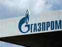 Le logo du géant russe de l'énergie Gazprom est représenté dans l'une de ses stations-service à Moscou.