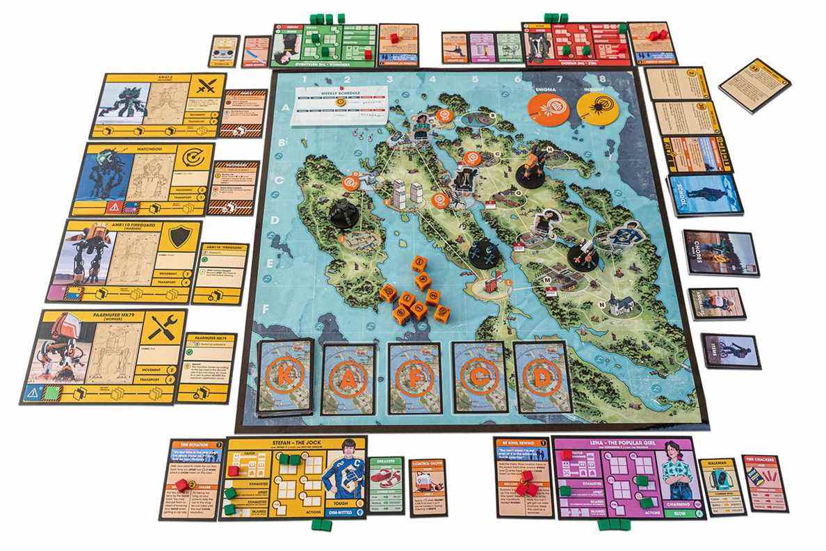 Tales From The Loop - Le jeu de société est prêt à jouer.  Les couleurs primaires vives vont bien avec la carte de l'île et les miniatures de robots.