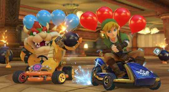 Bowser throwing a Bob-Omb at Link in Mario Kart 8 Deluxe's Battle Mode