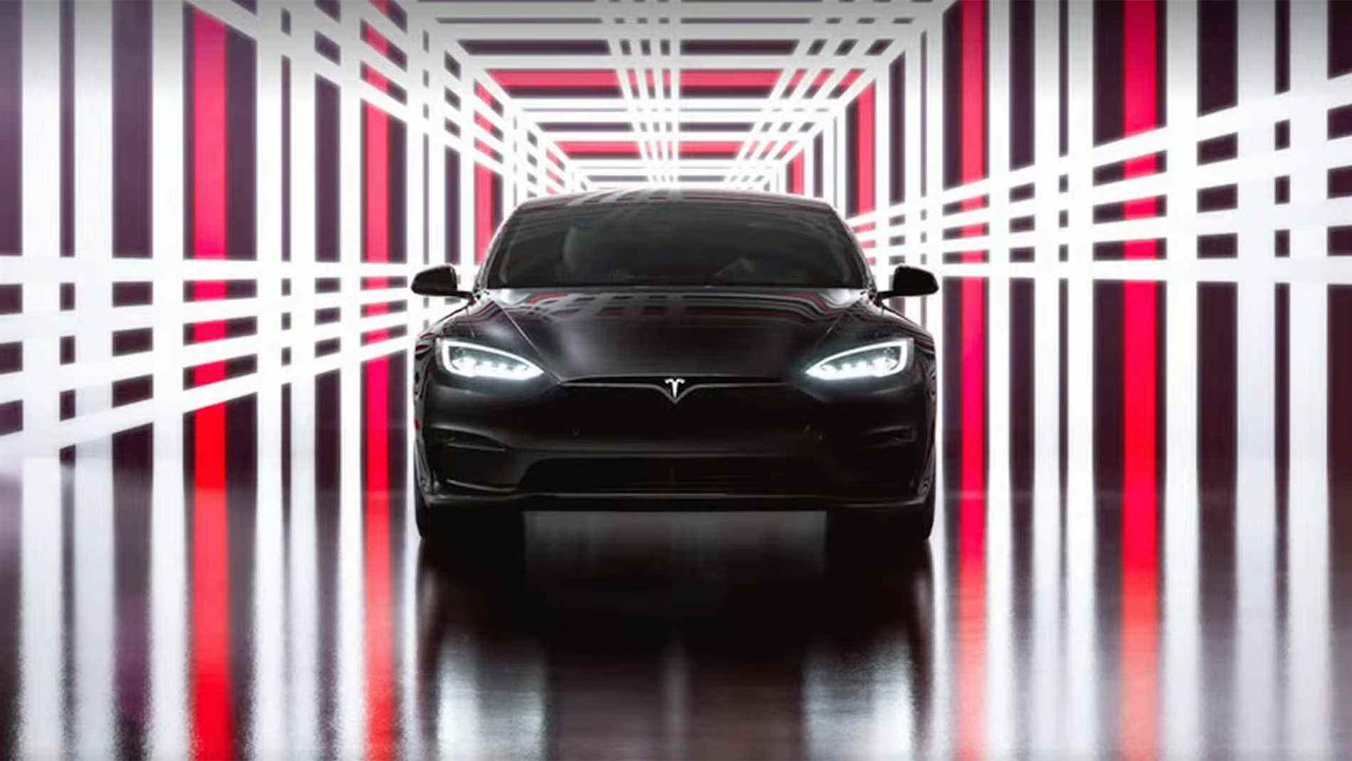 Tesla Model S Plaid affiché lors de l'événement de révélation