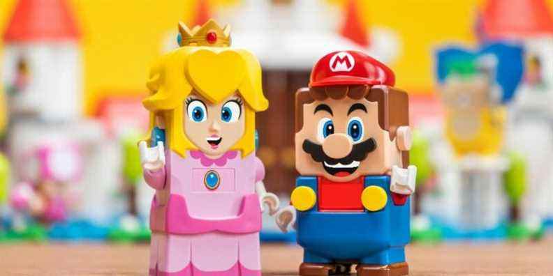 Nintendo révèle Lego Peach dans un nouveau parcours d'aventure à venir en août