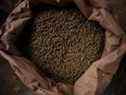 Des sacs de grains de blé sont vus dans une ferme ovine en Espagne, le 11 mars 2022. 