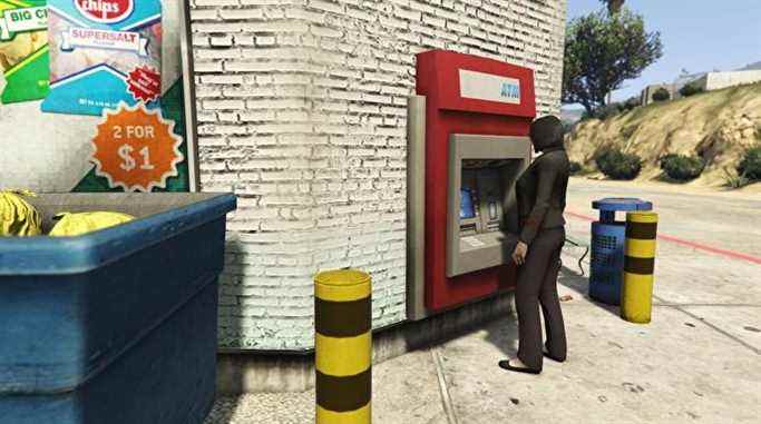 Le personnage du joueur télécharge de l'argent à un guichet automatique dans GTA Online