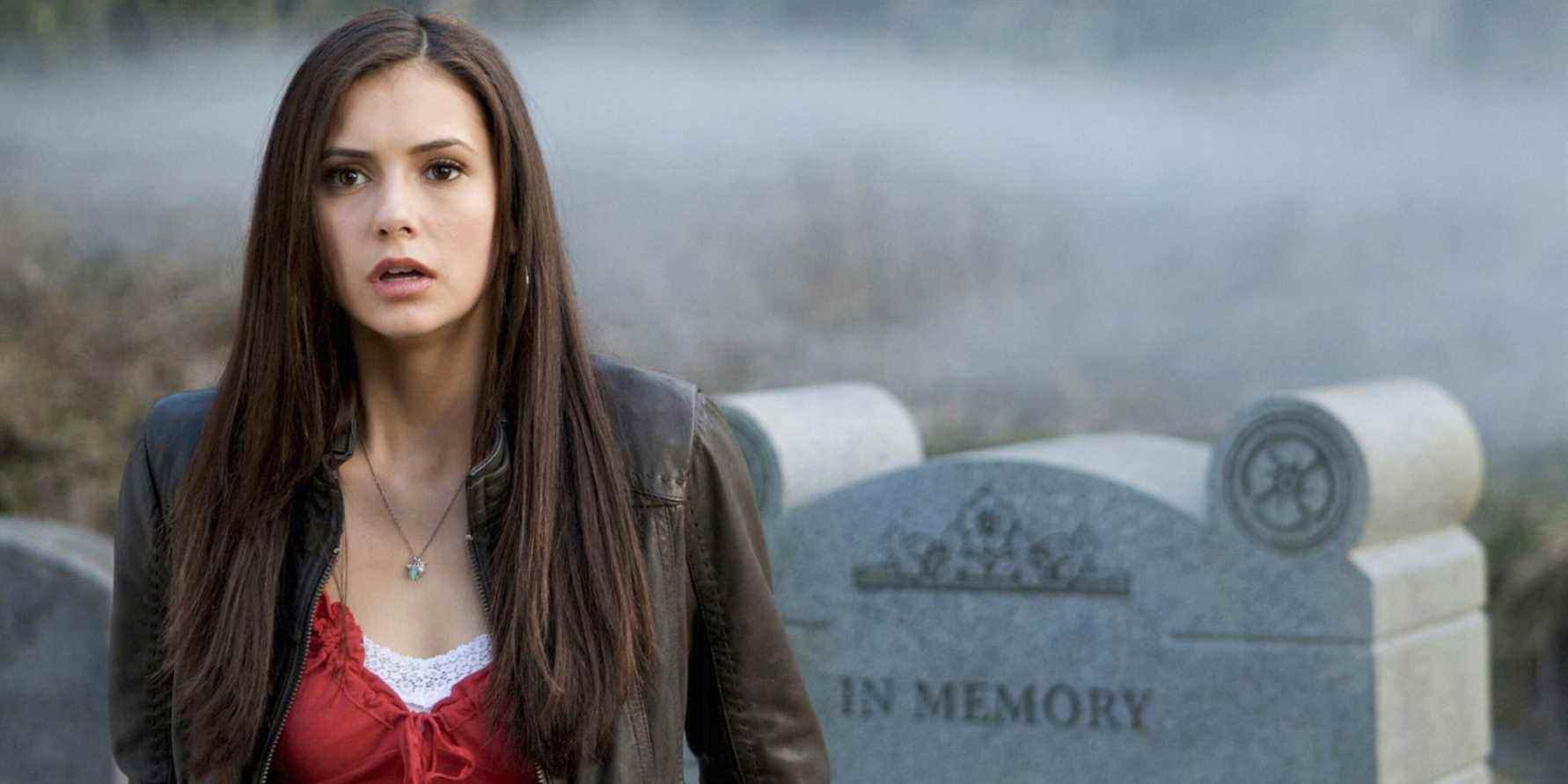 Nina Dobrev comme Elena dans The Vampire Diaries