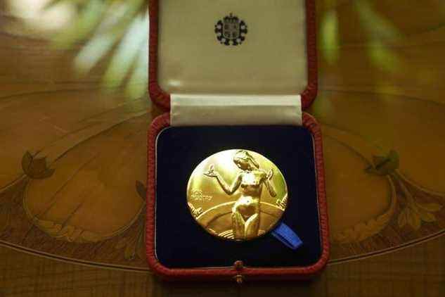 Médaille d'or de la reine pour la poésie