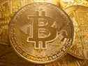 Bitcoin a atteint un sommet annuel de 65 000 $ US en octobre 2021.