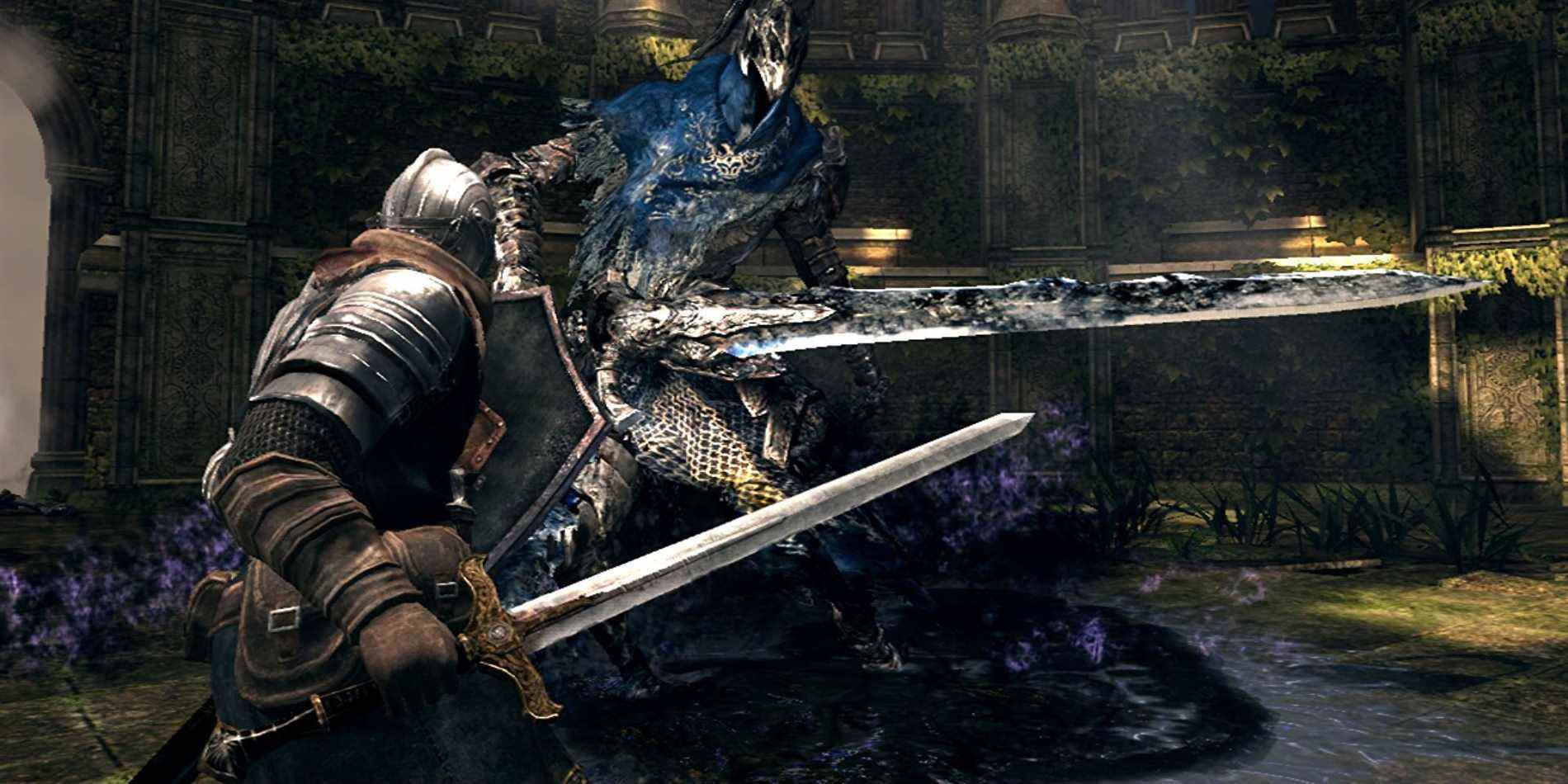 Le jeu tenant une épée longue tout en affrontant Artorias dans Dark Souls