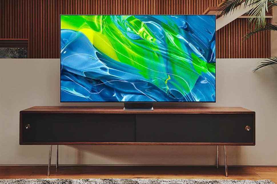 2022 Samsung OLED TV S95B vu sur une unité multimédia.