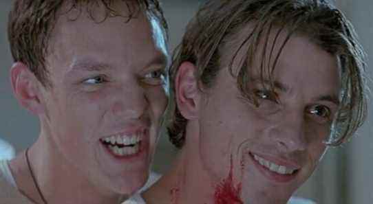 Stu Macher (Matthew Lillard) and Billy Loomis (Skeet Ulrich) in Scream