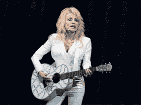Dolly Parton dit que sa nomination au Rock & Roll Hall of Fame l'a inspirée 