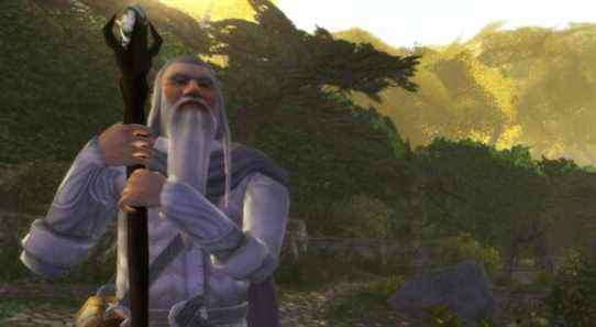 Saruman holding his staff in The Lord of the Rings Online