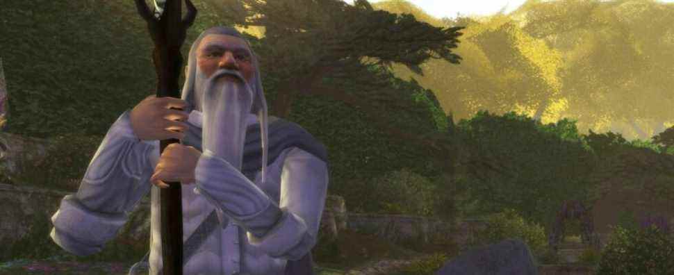 Saruman holding his staff in The Lord of the Rings Online
