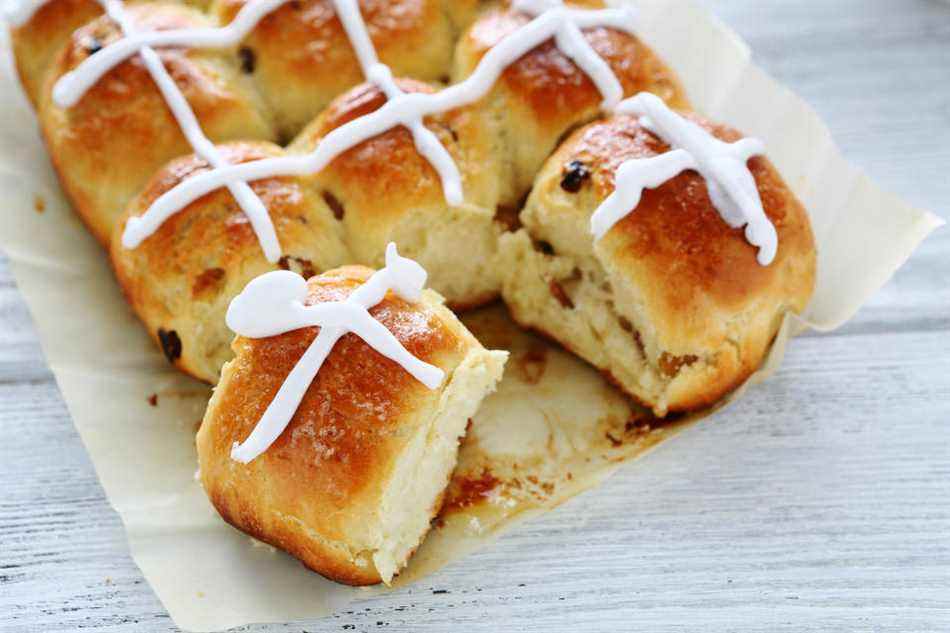 Les petits pains chauds symbolisent traditionnellement la crucifixion.  (Getty Images)