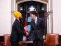 Le chef du NPD Jagmeet Singh avec le premier ministre Justin Trudeau sur la colline du Parlement à Ottawa, le 14 novembre 2019. LA PRESSE CANADIENNE/Sean Kilpatrick
