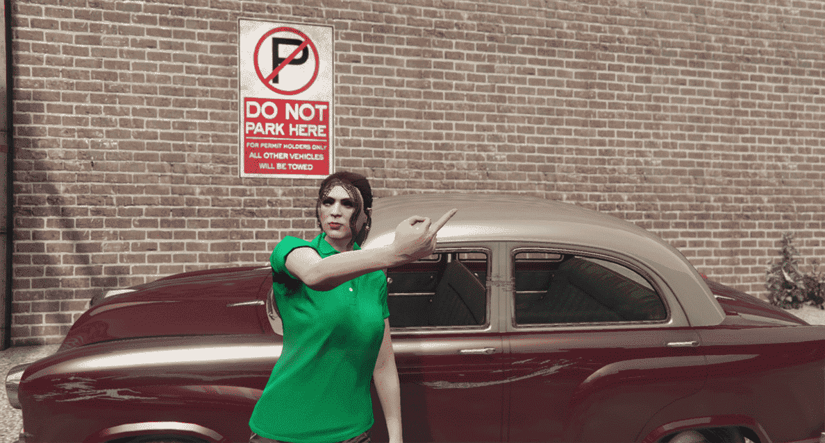 Jeu de rôle GTA Online - une femme en polo vert se tient à côté d'une voiture rouge dans une zone interdite au stationnement, éteignant la caméra.