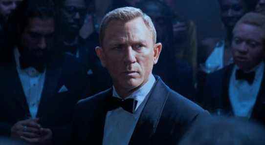 James Bond reçoit une pierre tombale pour marquer la fin de No Time to Die