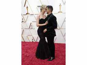 Wilmer Valderrama et sa femme Amanda Pacheco posent sur le tapis rouge lors des arrivées des Oscars à la 94e cérémonie des Oscars à Hollywood, Los Angeles, Californie, le 27 mars 2022.