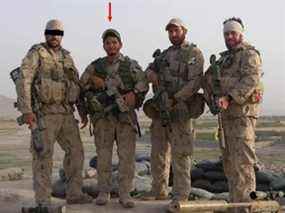 L'ancien vétéran des Forces armées canadiennes connu simplement sous le nom de « Wali », deuxième à gauche, a servi dans le 22e Régiment en Afghanistan et se trouve maintenant en Ukraine.
