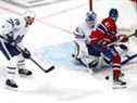 Le gardien des Maple Leafs Erik Kallgren effectue un arrêt contre l'ailier gauche des Canadiens Paul Byron lors de la deuxième période de la LNH à Montréal, le samedi 26 mars 2022.
