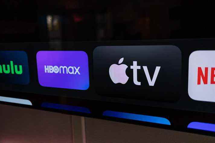 Icônes des applications Apple TV+ et HBO Max sur Apple TV.
