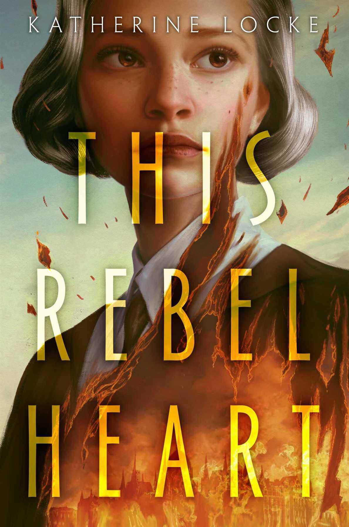 La couverture de This Rebel Heart, avec une jeune femme superposée sur une ville en feu.
