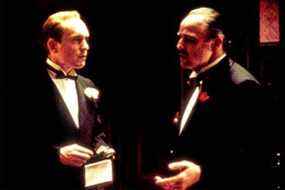 Robert Duvall et Marlon Brando dans une scène du Parrain.