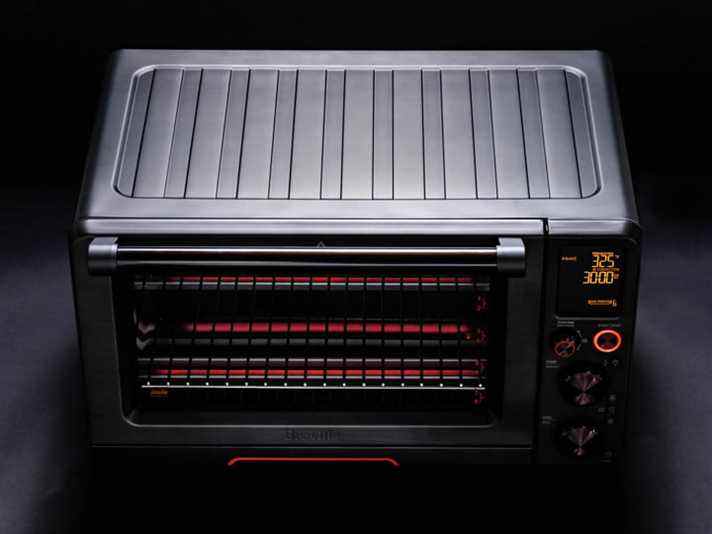 Le premier four intelligent de Breville est la friteuse Joule Oven Pro Air.
