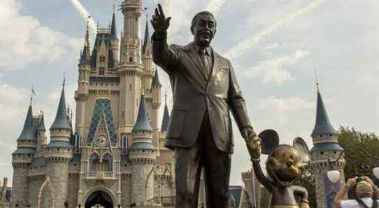 Après que la performance insensible de Disney World Parade soit devenue virale, la société publie une déclaration sur ce qui s'est passé