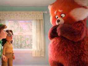 Film Pixar de l'animateur et réalisateur Domee Shi "Devenir rouge" présente un personnage sino-canadien qui se transforme en panda roux géant.