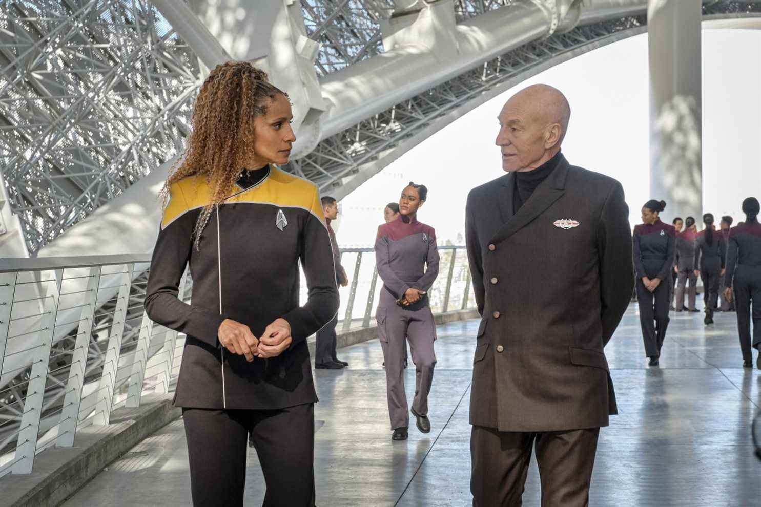 Star Trek: Picard saison 2 épisode 1 critique The Star Gazer Paramount + un regard vers le futur et le rétrofuturisme