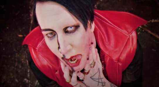 Des milliers de personnes demandent à YouTube de supprimer une vidéo de Marilyn Manson sur sa prétendue représentation d'agression sexuelle