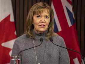 La ministre de la Santé de l'Ontario, Christine Elliott, assiste à un point de presse à l'Assemblée législative de l'Ontario à Toronto, le vendredi 10 décembre 2021.