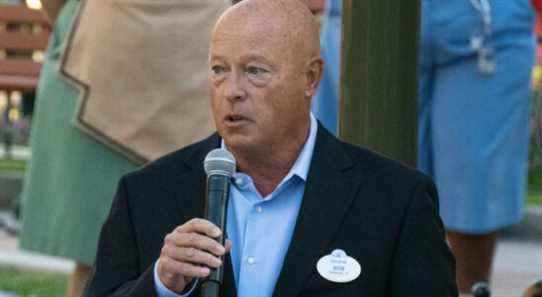 Le PDG de Disney, Bob Chapek, présente de faibles excuses aux employés pour son silence sur le projet de loi anti-gay de Floride