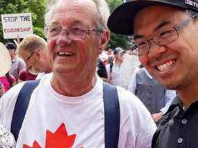 Les défenseurs de l'anti-confinement dirigés par Randy Hillier (au centre) devant la Cour suprême du Canada le jour de la fête du Canada, le 1er juillet 2021. ERROL MCGIHON, Postmedia
