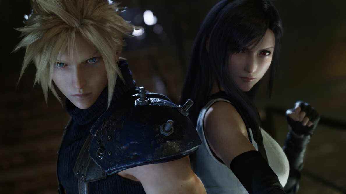 Cloud et Tifa se tiennent dos à dos dans Final Fantasy 7 Remake