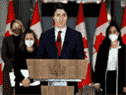 Le premier ministre Justin Trudeau avec la ministre des Affaires étrangères Mélanie Joly, la vice-première ministre Chrystia Freeland et la ministre de la Défense nationale Anita Anand lors d'une conférence de presse sur la situation en Ukraine, le 24 février 2022 à Ottawa.